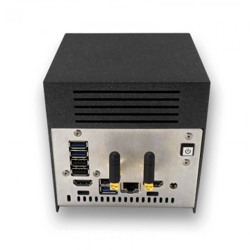 Un mini computer cu mai mulți conectori ca un computer desktop clasic