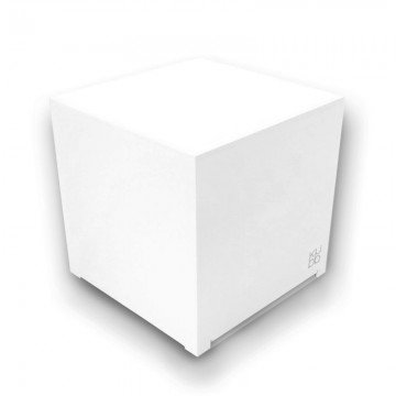 Mini PC cu carcasă alb în formă de cub, cu un ușor relief granulat